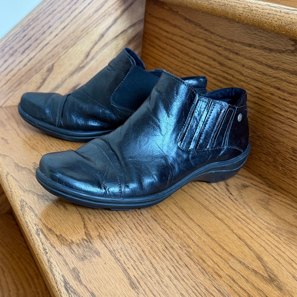 Women’s Black Leather Slip-On Shoes